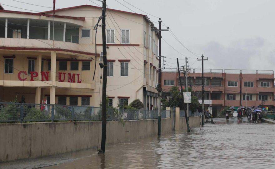 एमाले कार्यालयभित्र पस्यो मनोहराको बाढी