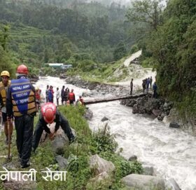 नेपाली सेनाद्धारा मार्तडी कोल्टी सडक खण्ड जोड्ने नाउलेगाडमा काठेपुल निर्माण