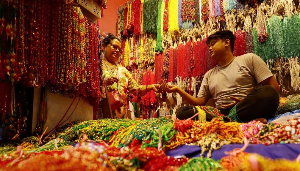 साउन नजिकिएसँगै पोते पसलहरूमा भीड