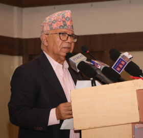 संसदको सामना गर्ने आँट सरकारसँग छैन : माधव नेपाल