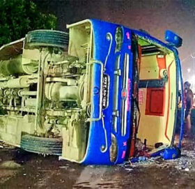 भारतको बिहारमा नेपाली तीर्थयात्री सवार बस दुर्घटना, ३० भन्दा बढी घाइते
