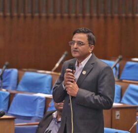 योगेशको जवाफ : ओलीलाई होइन, प्रचण्डलाई संसदले स्पष्टीकरण सोध्छ