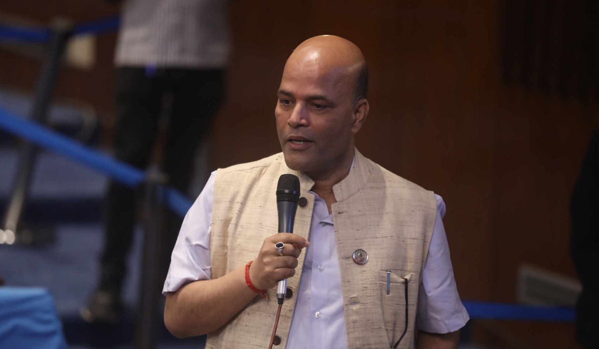 बालेनलाई सांसद सिंहको चुनौती– हिटलर बन्दैछौ, सक्छौ भने सिंहदरबार भत्काएर देखाऊ