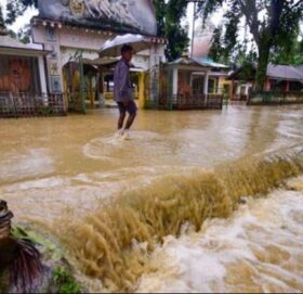 भारतमा बाढीका कारण १३ जनाको मृत्यु