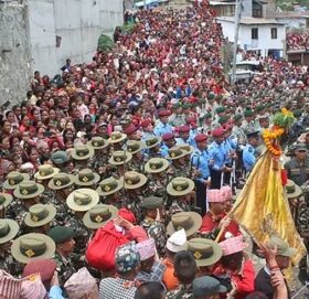 जुम्लाको सरकारी टोली पूजाका लागि बाजुराको बडिमालिका प्रस्थान