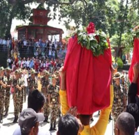 सरकारी टाेलीसहित डोटी गौंणाको पेटारो बडीमालिका प्रस्थान