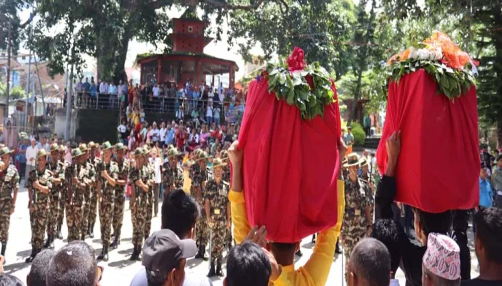 सरकारी टाेलीसहित डोटी गौंणाको पेटारो बडीमालिका प्रस्थान