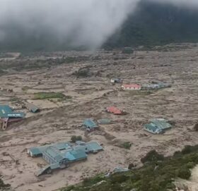 सोलुखुम्बुमा हिमताल फुटेको आशंका, एकाएक भीषण बाढी, थामे गाउँमा बाढी पस्यो