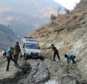 तीन महिनादेखि अवरुद्ध मार्तडी – कोल्टी सडकखण्ड खोल्न सुरु