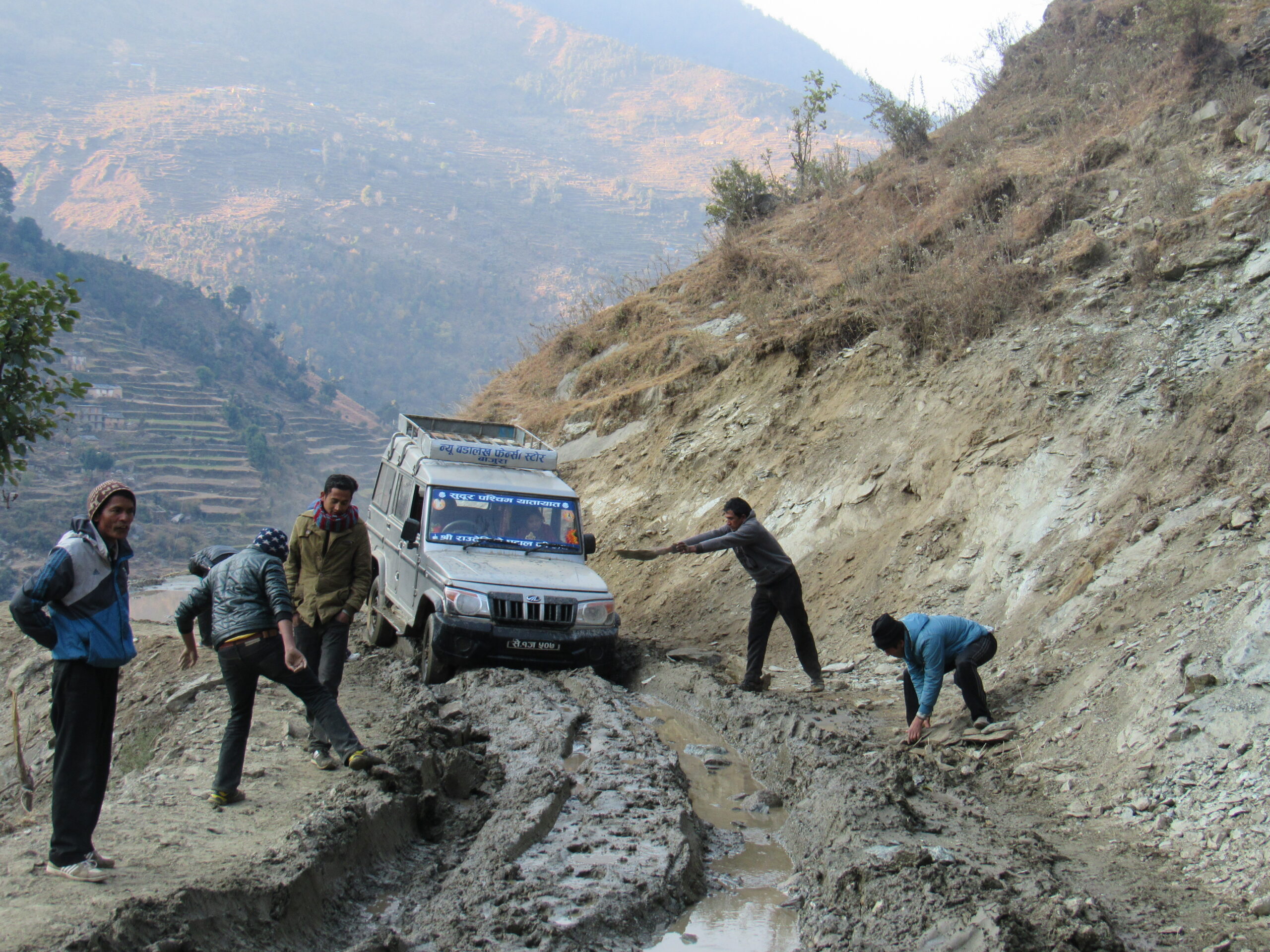 तीन महिनादेखि अवरुद्ध मार्तडी – कोल्टी सडकखण्ड खोल्न सुरु