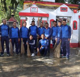 नेपाल प्रहरी श्रीमती संघको ४० औं बार्षिकोत्सवमा बाजुरामा सरसफाई तथा वृक्षारोपण