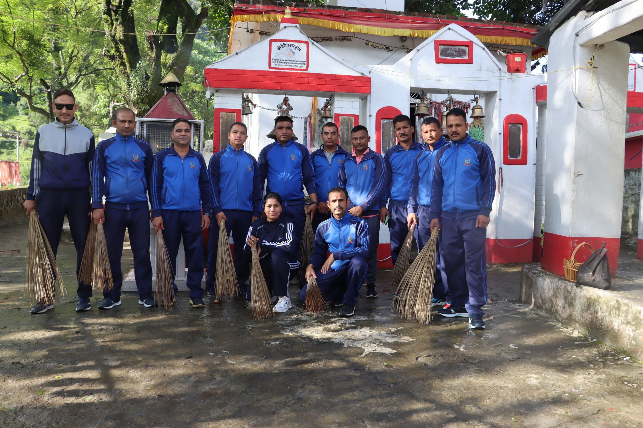 नेपाल प्रहरी श्रीमती संघको ४० औं बार्षिकोत्सवमा बाजुरामा सरसफाई तथा वृक्षारोपण