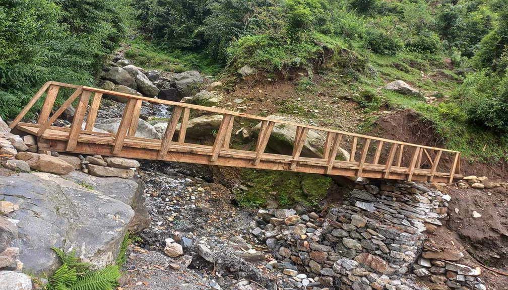 बडिमालिका ७ को सरस्वती टोलद्धारा बाटो र काठेपुल निर्माण