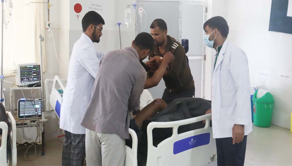 बाजुरामा करेन्ट लागेर दुई जना  घाइते