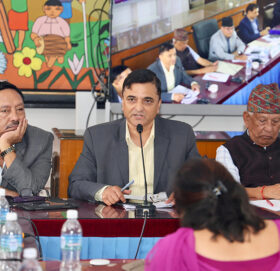 ट्रंक लाइन विवादमा प्रचण्डसँग स्पष्टीकरण सोध्नुपर्छ : योगेश भट्टराई