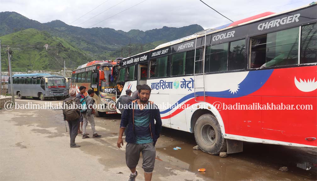 हिउँद सुरु भएसँगै खाली हुनथाले बाजुराका गाउँबस्ती
