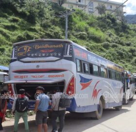 रोजगारी गर्न प्रदेशीएका बाजुरेली युवाहरु चाडपर्व मनाउन फर्किदै