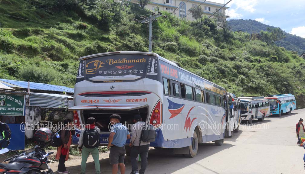 रोजगारी गर्न प्रदेशीएका बाजुरेली युवाहरु चाडपर्व मनाउन फर्किदै