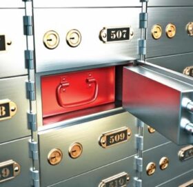 बैंकले गलत लकरको चाबी दिएपछि गहना लिएर फरार भए आमा छोरी