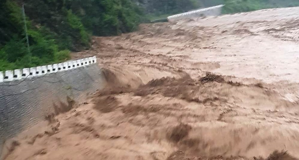बाढी पहिरोमा परेर देशभर ३० जनाको मृत्यु, ११ जना बेपत्ता