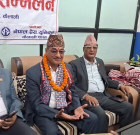 सबै दलको सहमतिमा संविधान संशोधन गर्छौँ : गृहमन्त्री लेखक