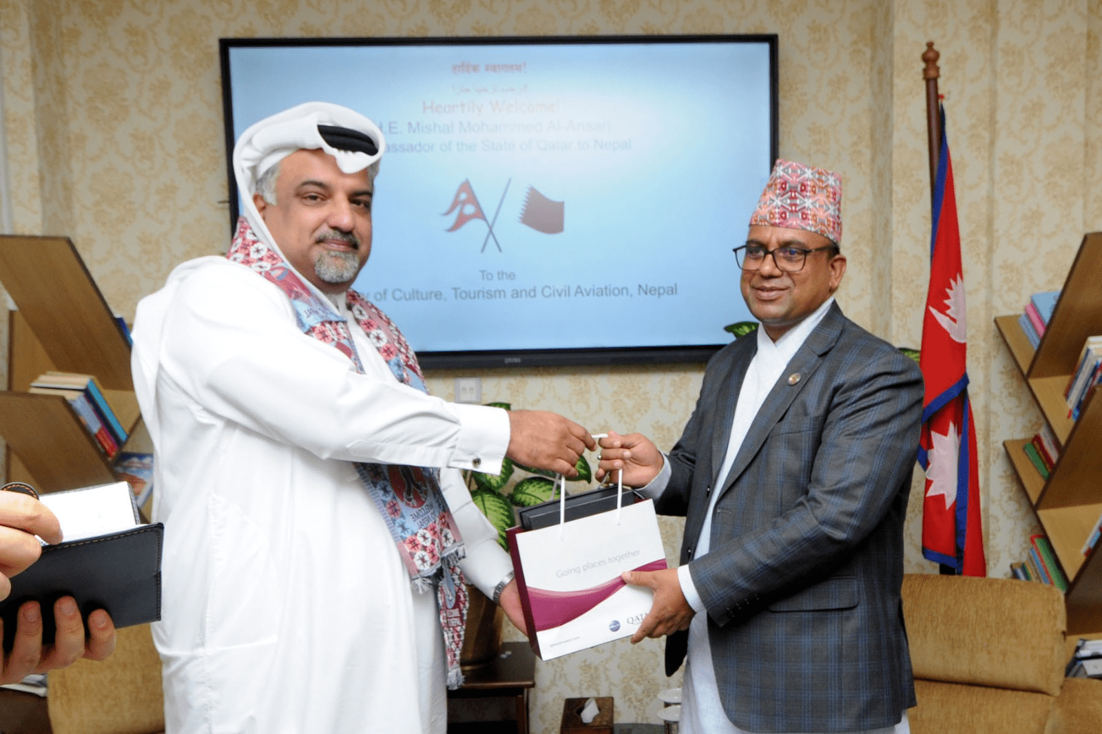 पर्यटन मन्त्री पाण्डेसँग नेपालका लागि कतारका राजदूत अन्सारीद्वारा भेट