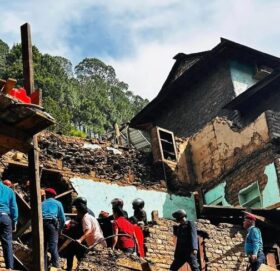 बागलुङमा घर भत्काउने क्रममा एकको मृत्यु, ११ जना घाइते