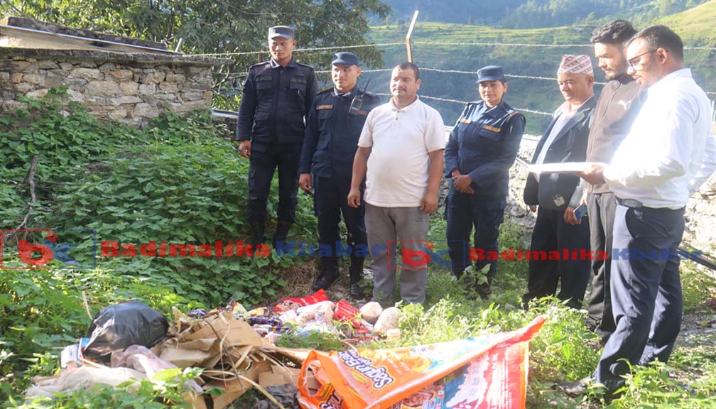 मार्तडीको एक पसलबाट म्याद गुज्रेका सामान बरामद गरी नष्ट