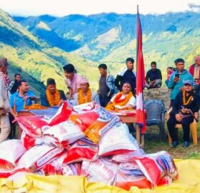 बुढिनन्दा नगरपालिकाद्धारा असिना प्रभावितलाई राहत बितरण