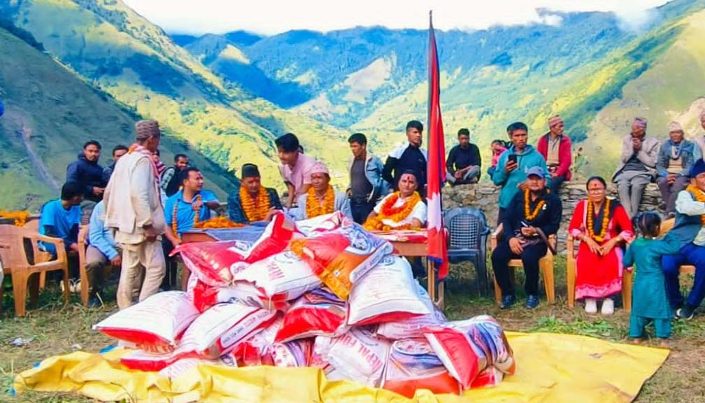 बुढिनन्दा नगरपालिकाद्धारा असिना प्रभावितलाई राहत बितरण