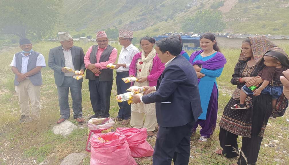 हिमाली गाउँपालिकाद्धारा बजार अनुगमन