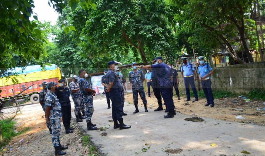 धनगढीमा सशस्त्र प्रहरी र तस्करबिच नै साठगाँठ! पचाइयो ३० हजार