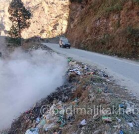 सदरमुकाम मार्तडीमा ७ बर्ष देखी सडकको छेउमै डम्पीङ साइड