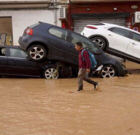 स्पेनको बाढीमा परेर मृत्यु हुनेको सङ्ख्या १५८ पुग्यो