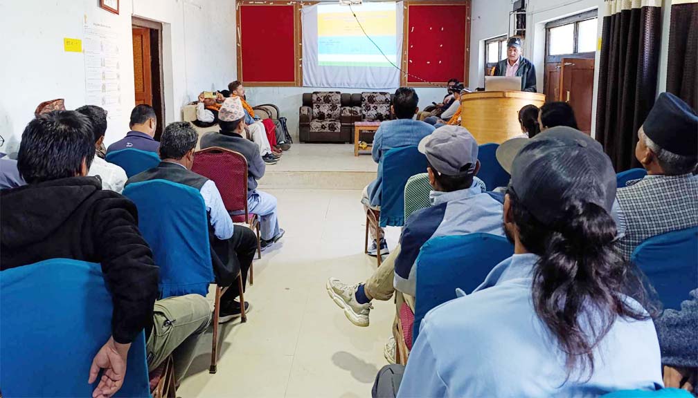 बाजुराको पर्यटन सम्बन्धि नगरपालिकाद्धारा सरोकारवालाहरुसंग छलफल