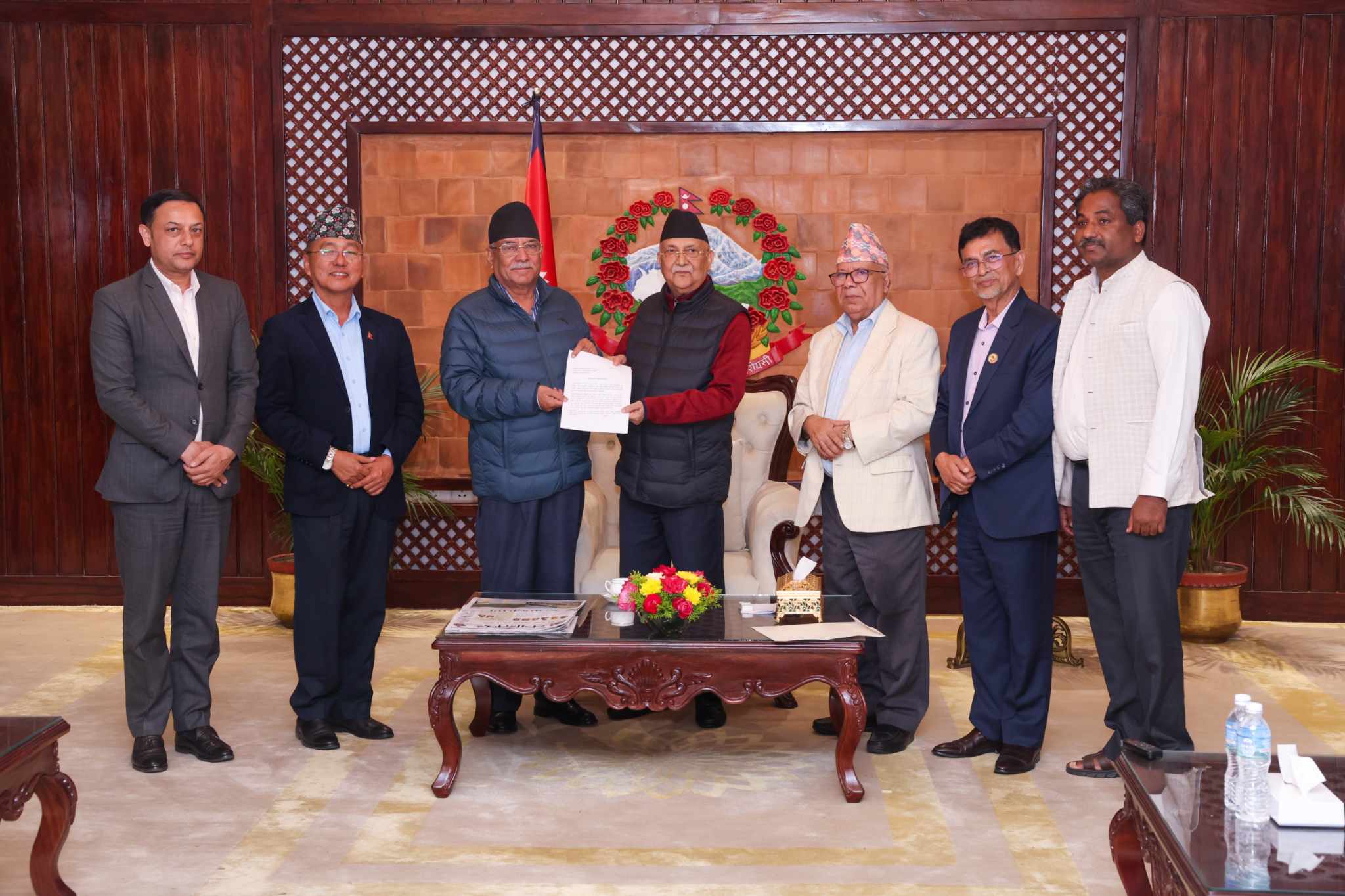 विपक्षी दलले प्रधानमन्त्रीलाई बुझाए ज्ञापन पत्र, यस्ता छन् १३ बुँदे माग