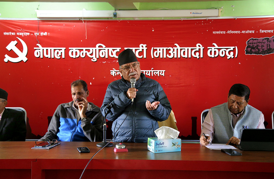 सरकार आफ्ना बचाउने र प्रतिद्वन्द्वीलाई खोजीखोजी हान्ने खेलमा लागेको छः प्रचण्ड