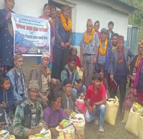 सरस्वती टोल बिकास संस्थाद्धारा शुभकामना आदान प्रदानसंगै  बिपन्नलाई खाध्यान्न सहयोग