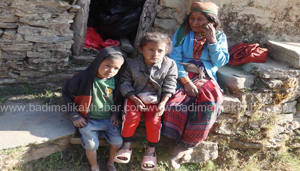 उपचार र संरक्षण अभावमा दुई भाइबहिनी बिचल्लीमा