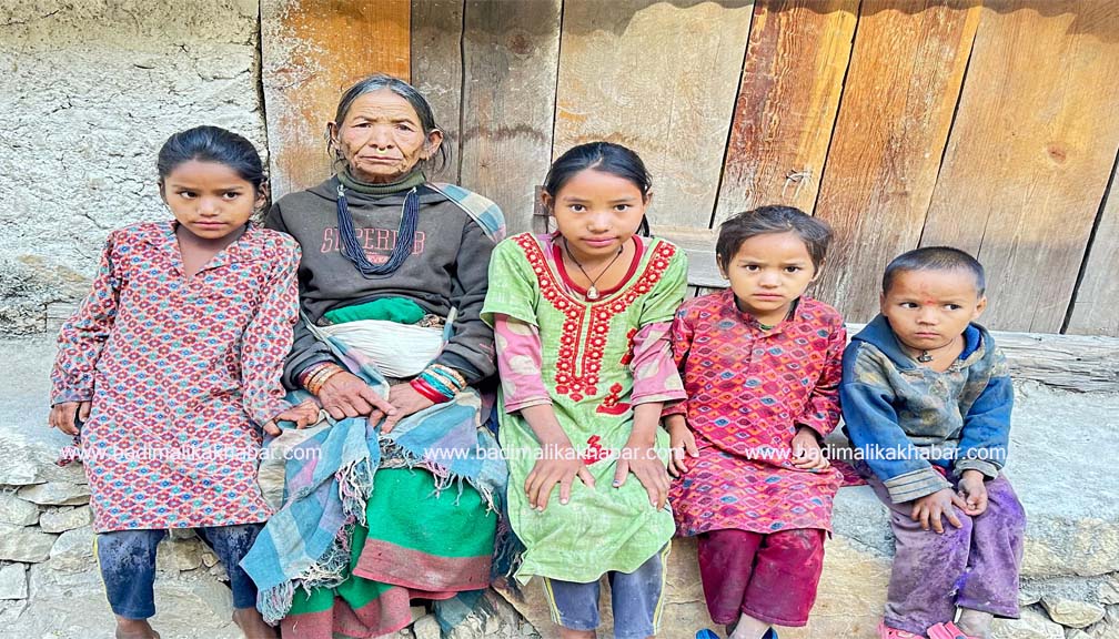 बुवाको मृत्यु आमाले दोस्रो बिहे गरेपछि चार भाइबहिनी बिचल्लीमा