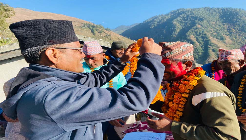 नेकपा (एस) स्वामीकार्तिक गाउँ कमिटी अध्यक्ष रोकाया एमालेमा प्रवेश