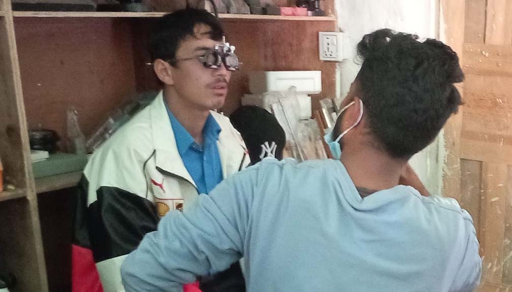 गौमुल गाउँपालिकामा  निःशुल्क आँखा शिबिर, १ हजार भन्दा बढीकाे उपचार