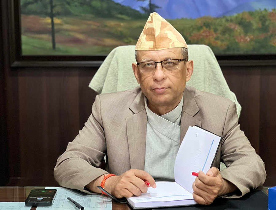 मानव तस्करीको आरोप लागेका पूर्वमन्त्री अधिकारीलाई एमालेले गर्‍यो निलम्बन