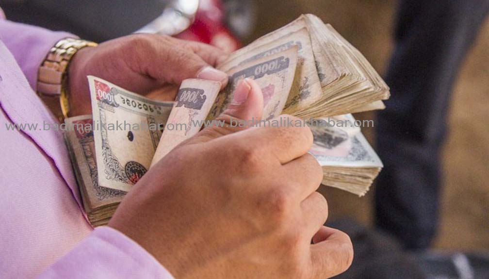 बाजुराको एक विद्यालयमा देउसीभैलोबाट संकलित रकमले शिक्षकलाई तलबको व्यवस्था