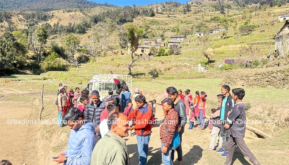 सुनसान बन्दै बाजुराका गाउँ, युवाजति ‘कालापहाड’