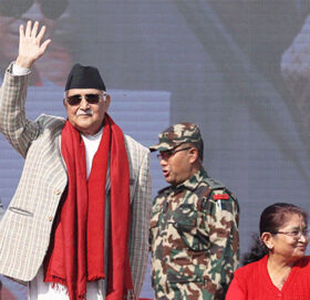 चीन भ्रमण सकेर काठमाडौं आइपुगे प्रधानमन्त्री ओली