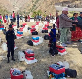 बाजुराको जगन्नाथका भूकम्प पिडित एक सय बढी घरपरिवारलाई राहत वितरण