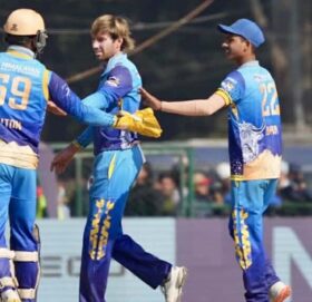 कर्णालीले टस जितेर काठमान्डुविरुद्ध ब्याटिङ गर्दै