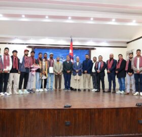 एनपीएल विजेता जनकपुर बोल्ट्सलाई प्रधानमन्त्री ओलीकाे सम्मान