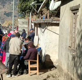 बाजुराको स्वामीकार्तिक खापर गाउँपालिकामा उत्साहपूर्ण मतदान जारी